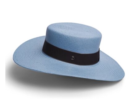 Елегантна лятна шапка,светло синя